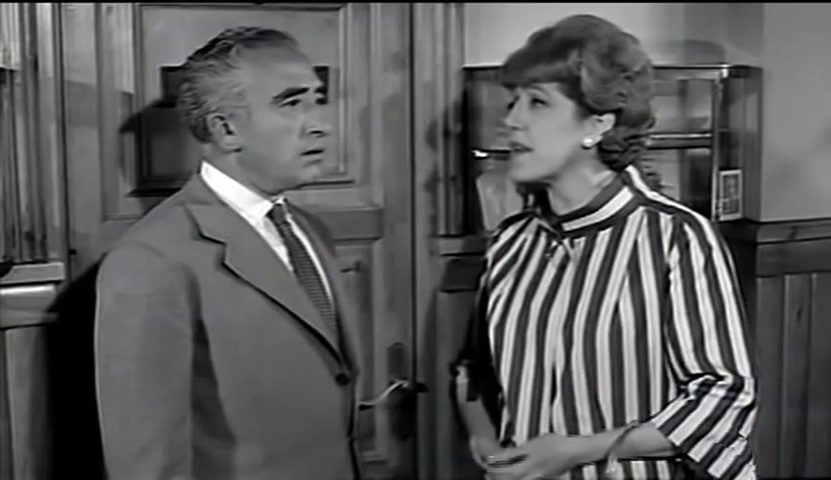 1962   DETECTIVE CON FALDAS (480p_25fps_H264-128kbit_AAC)11.jpg